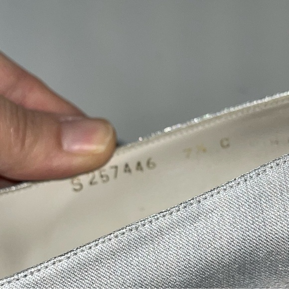 Vintage 90’s Stuart Weitzman Silver Metallic Pump Heels Sz 7.5 - Picture 15 of 16